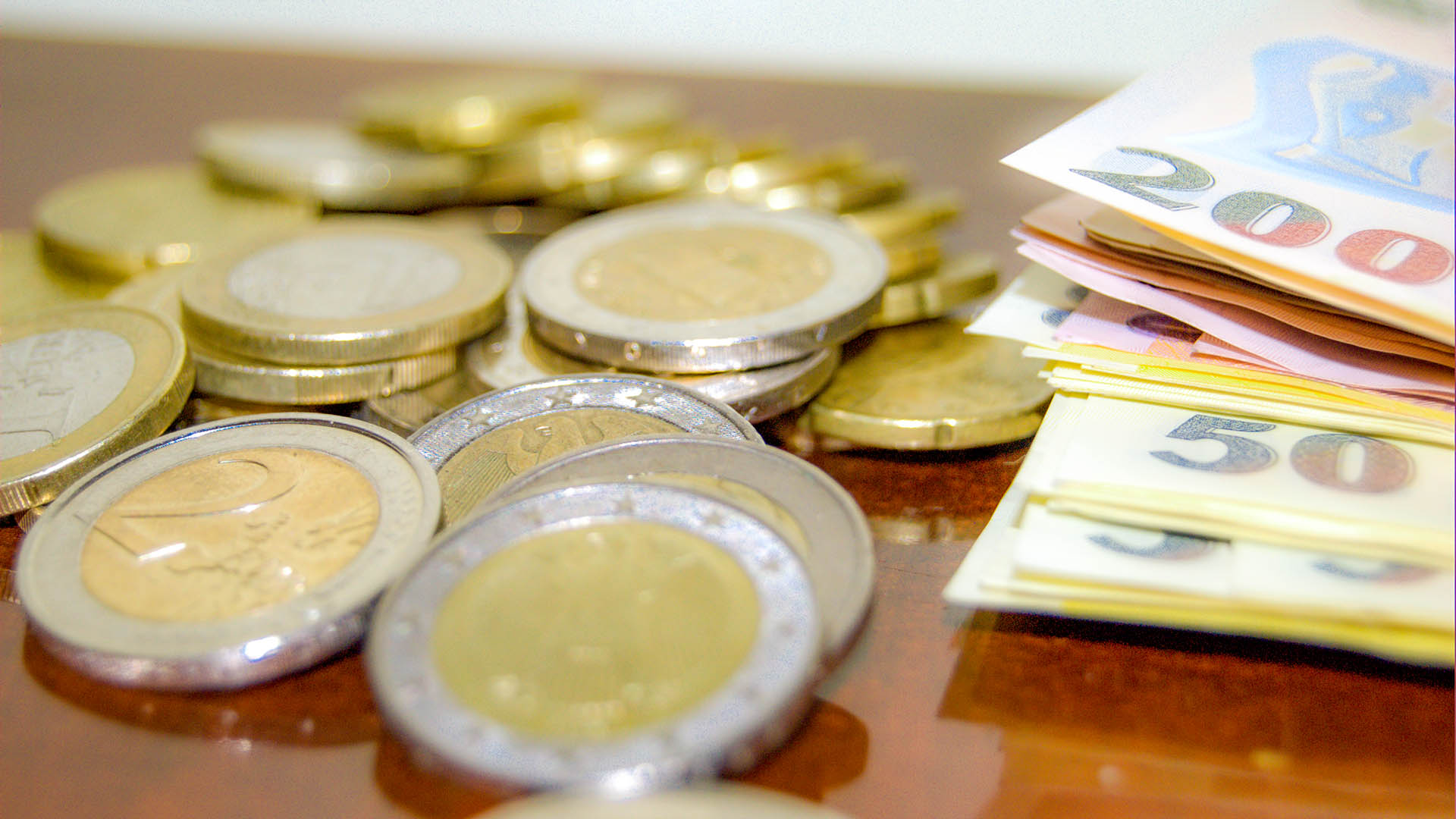 Leul ar putea fi înlocuit de euro din 2027