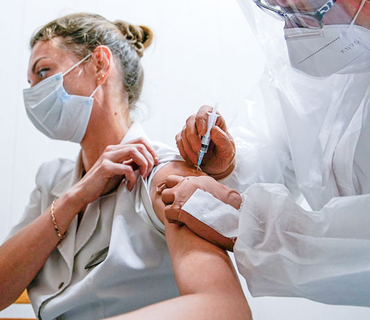 Cât câștigă pe lună un medic dintr-un centru de vaccinare în România?