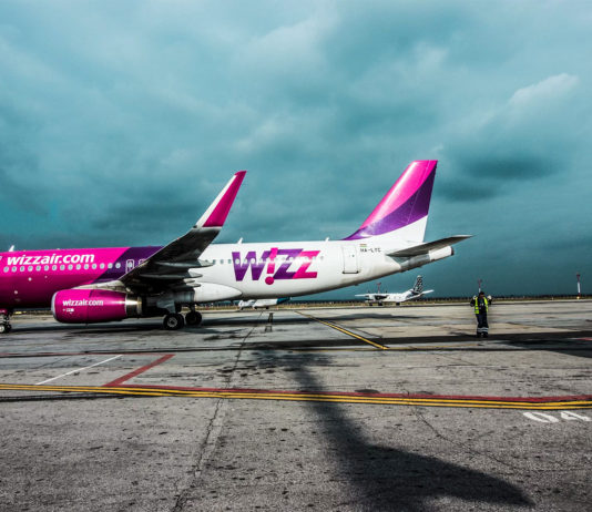 Wizzair acuzată că s-a folosit de pandemie pentru a scăpa de piloții și însoțitorii de zbor cu o salarizare mai mare