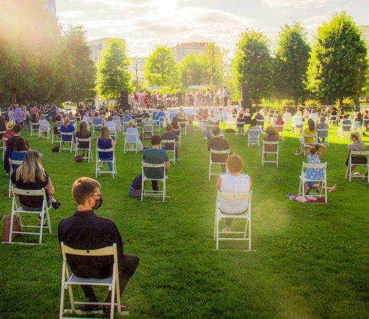 Invitație la un concert inedit al Filarmonicii Transilvania și la teatru în aer liber, în Iulius Parc