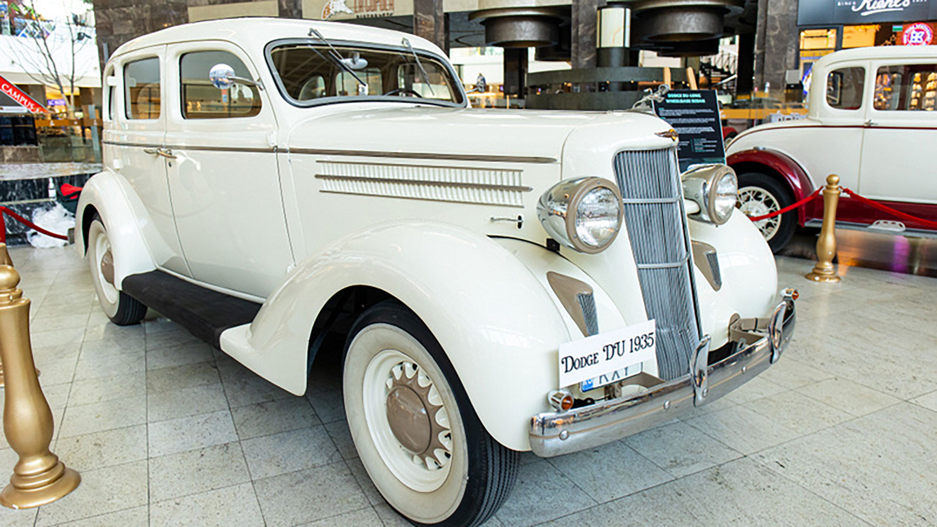Retro Cars Iulius Mall Cluj Dodge DU