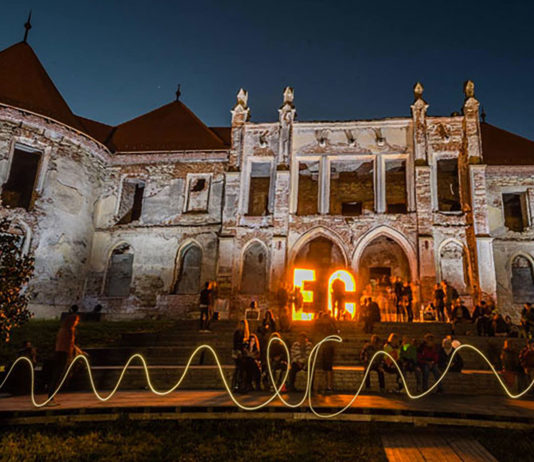 Electric Castle și-a lansat propria colecție de haine, realizate de studenții de la Universitatea de Arte și Design din Cluj