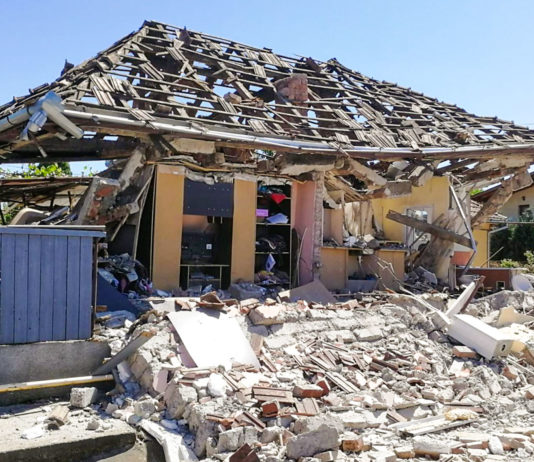 Două persoane au fost transportate la spital după o explozie puternică într-o casă din comuna Apahida