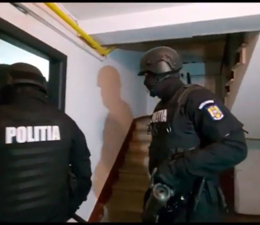 Percheziții în 5 județe într-un dosar de constituire a unei organizații cu mesaje fasciste, rasiste și xenofobe