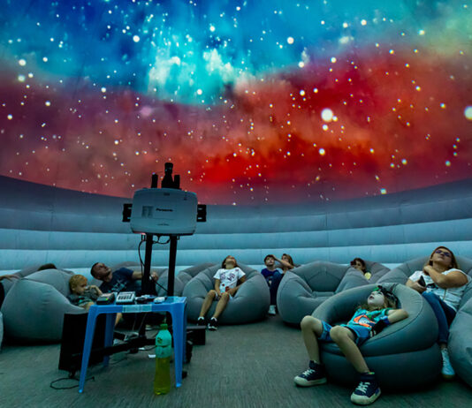 Călătorii până la marginile Universului Observabil, la Iulius Mall Cluj. Ce poți vedea la Planetariul gonflabil din Atrium?