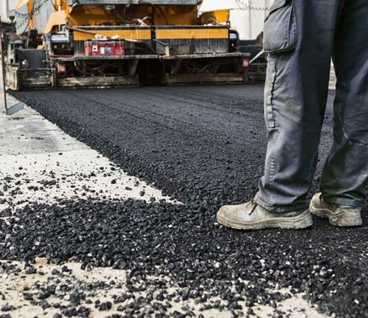 Se asfaltează străzile din localitățile clujene Cătina și Valea Caldă