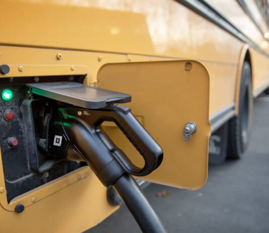 Analiză: Cum se raportează densitatea mașinilor electrice pe județe — Cluj, Ilfov și Timiș pe podium