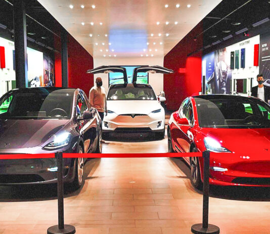 Tesla își reduce vânzările în Europa, dar accelerează extinderea în România