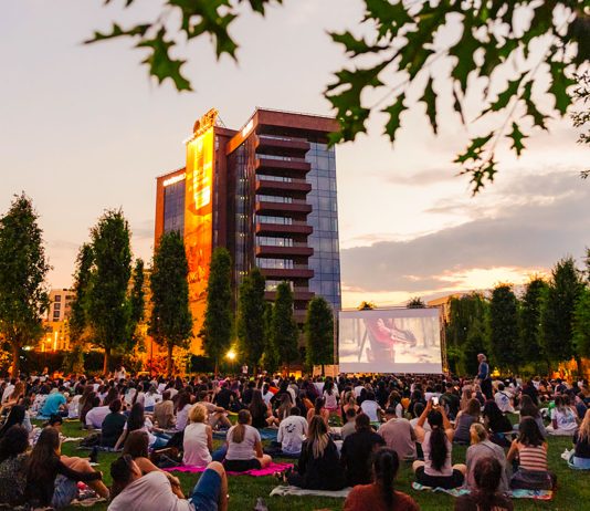 Planul pentru un weekend perfect la Iulius Mall Cluj: film în aer liber, teatru de păpuși și oferte speciale pentru festivalieri