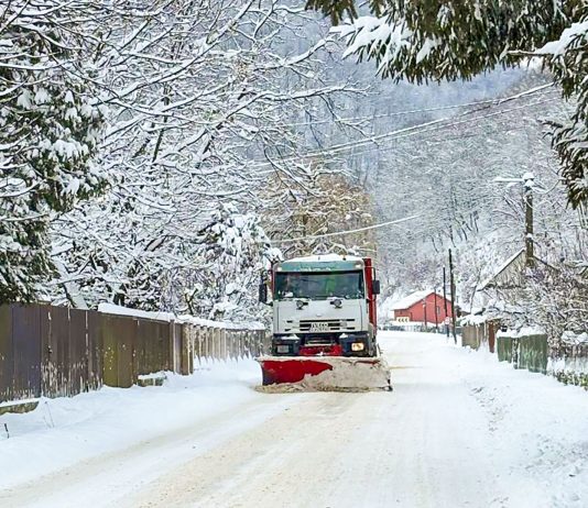Acțiuni de deszăpezire în vederea îmbunătățirii condițiilor de circulație pe drumurile județene
