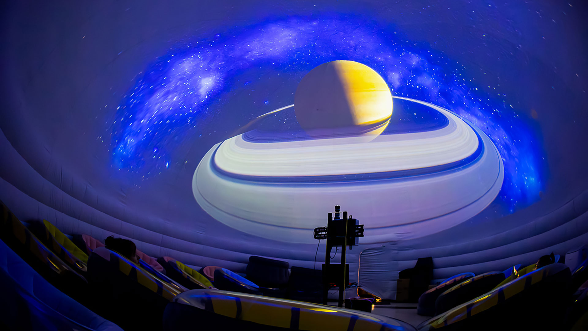 Planetariul revine la Iulius Mall Cluj: proiecții full-dome și călătorii prin Sistemul Solar până pe 8 martie 2 Iulius Mall Cluj 02
