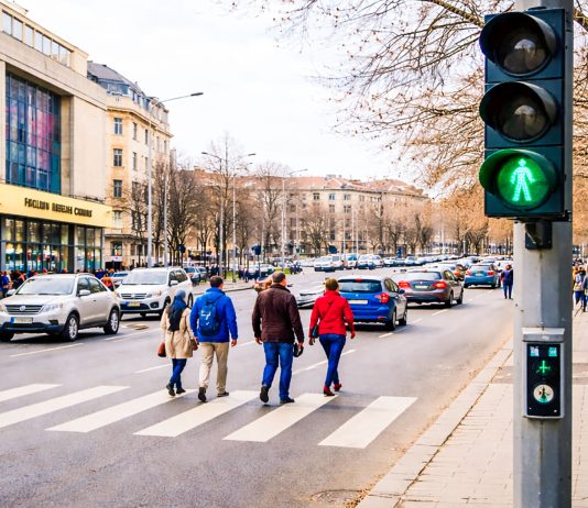 Trei treceri de pietoni din Cluj-Napoca vor fi semaforizate începând de joi